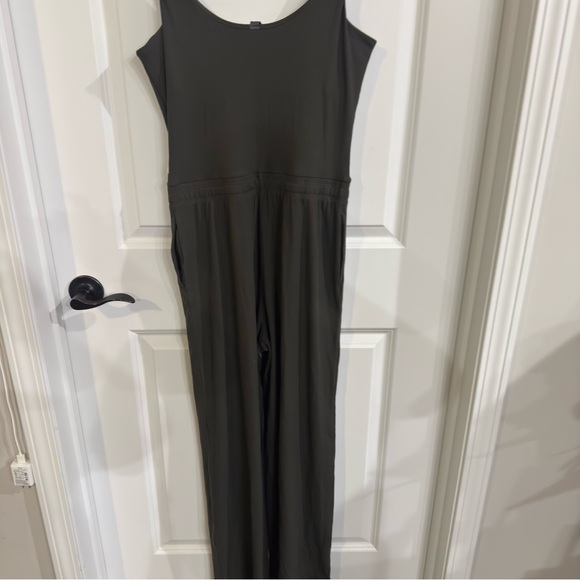 Vuori Pose Scoop Jumpsuit in Kale - Picture 15 of 15